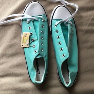 NWT!! Mint green converse